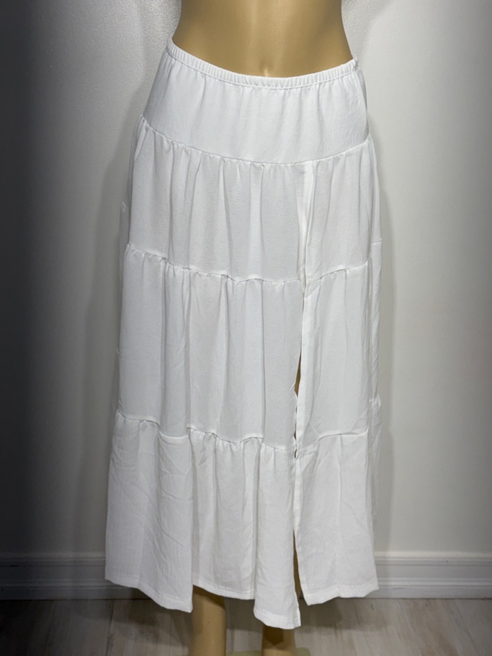 🎉 3 Items/$15 🎉 White Tiered Maxi Skirt with Side Slit